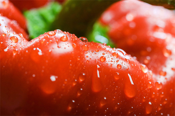 red-paprika-in-water-drops-close-up-2210x1474.jpg